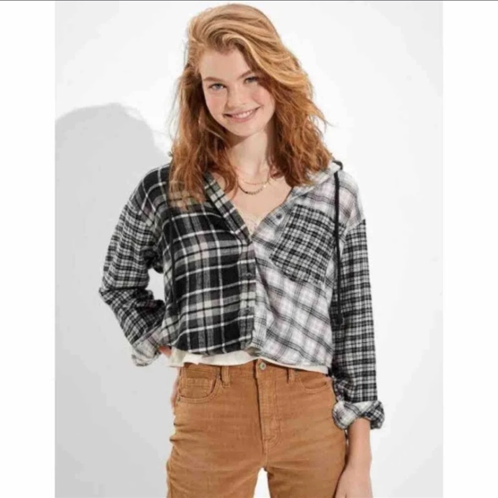American Eagle Outfitters Black and White Plaid Shirt